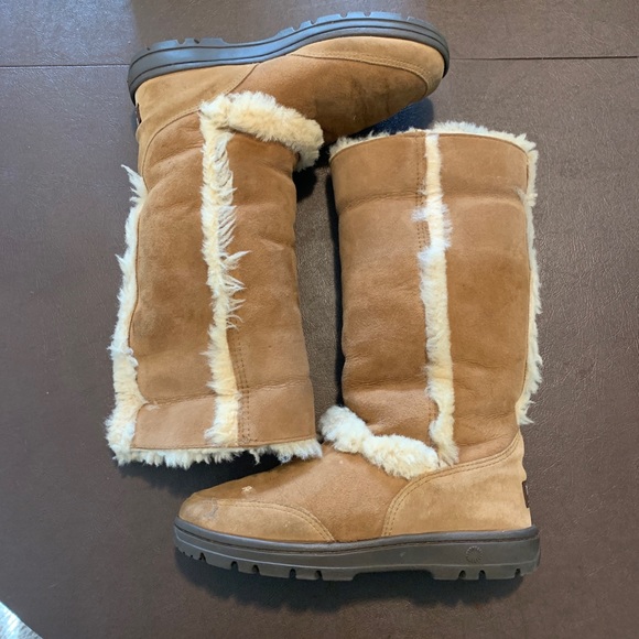 UGGs Sundance Chestnut Brown Sheepskin Fut Suede Boots Women's Size 7. - Picture 11 of 11